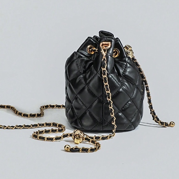 Luxe Vegan Leather Gold Tone Adjustable Chain Quilted Small Bucket Bag - Picture 4 of 11